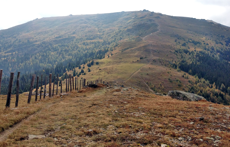 Blick zurück vom Geierkogel – Etappe 15 Panoramaweg Südalpen