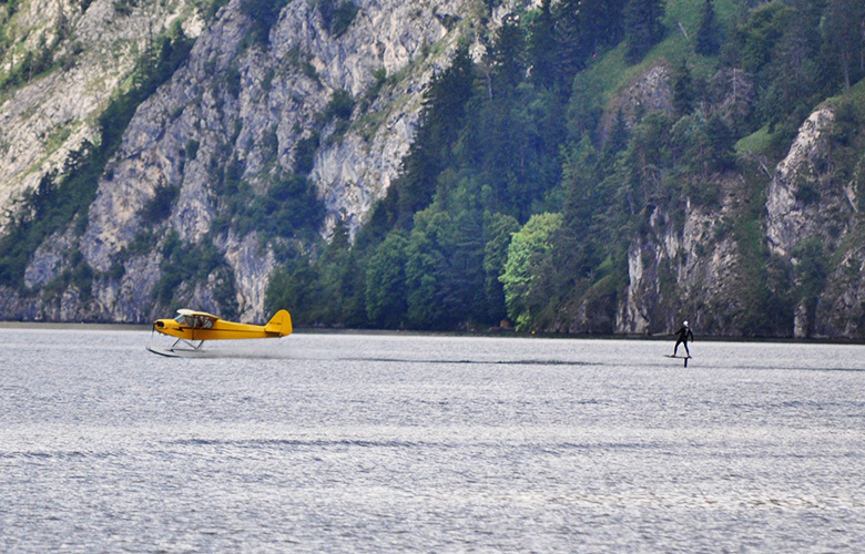 Hydrofoilen hinter dem Wasserflugzeug beim Lakeventure am Traunsee 2017